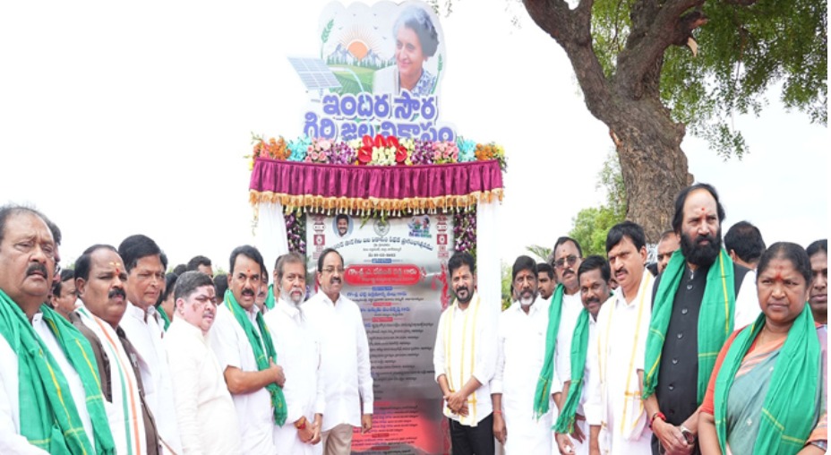 ఇందిరా సౌర గిరి జల వికాసం పథకాన్ని ప్రారంభించిన రేవంత్ రెడ్డి