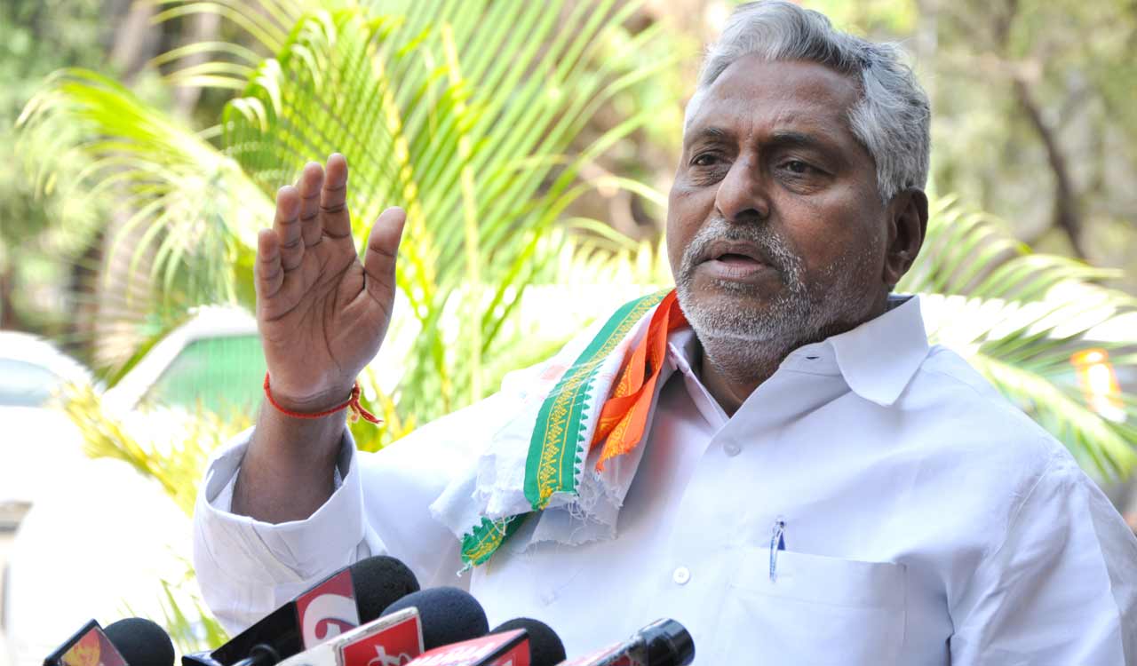 బీసీ రిజర్వేషన్లపై కేంద్రానికి రాష్ట్ర భాజపా నేతలతో లేఖ రాయించాలి