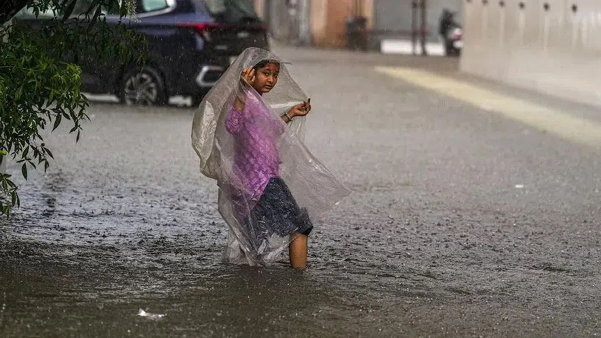 తెలుగు రాష్ట్రాలకు భారీ వర్షాలు... రైతన్నా నీ పంట జర పైలం...