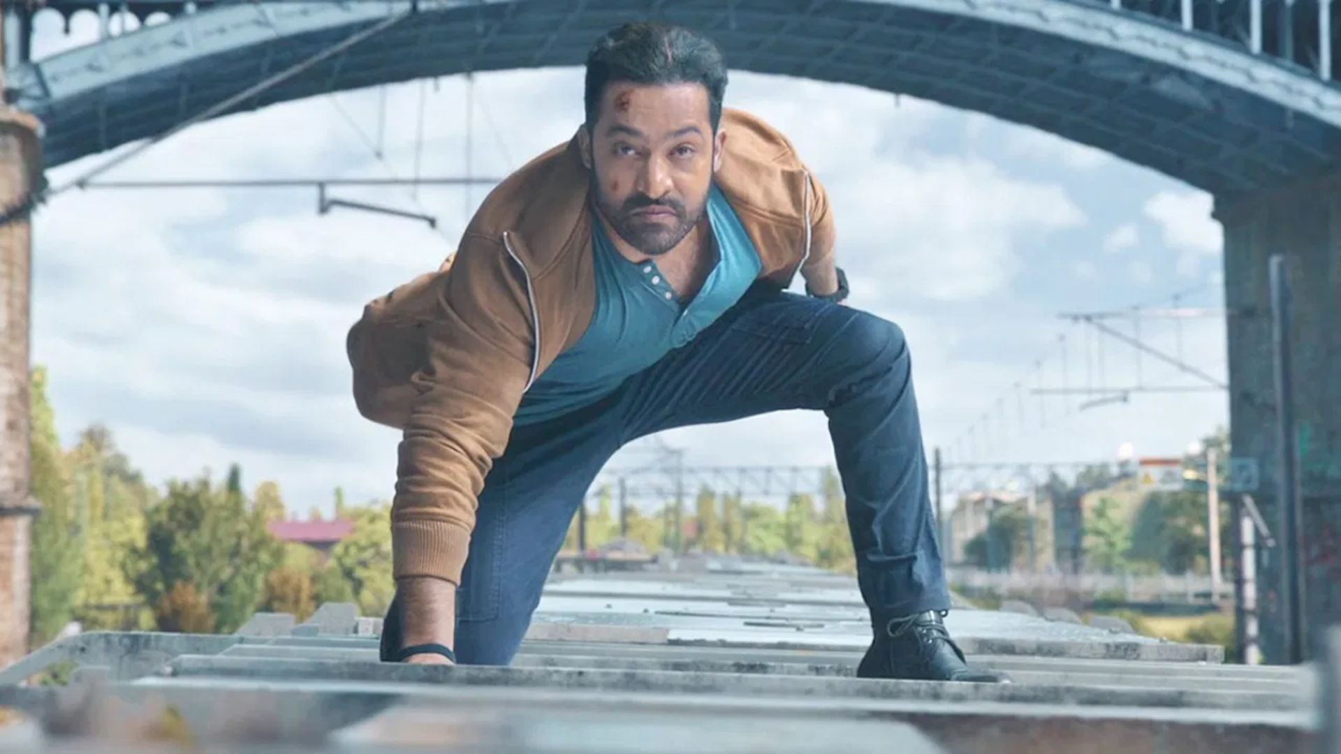 ఎన్టీఆర్ రేంజ్ అలాంటిది మరి.. వార్ 2 సినిమాకు రెమ్యునరేషన్ ఎన్ని కోట్లో తెలుసా