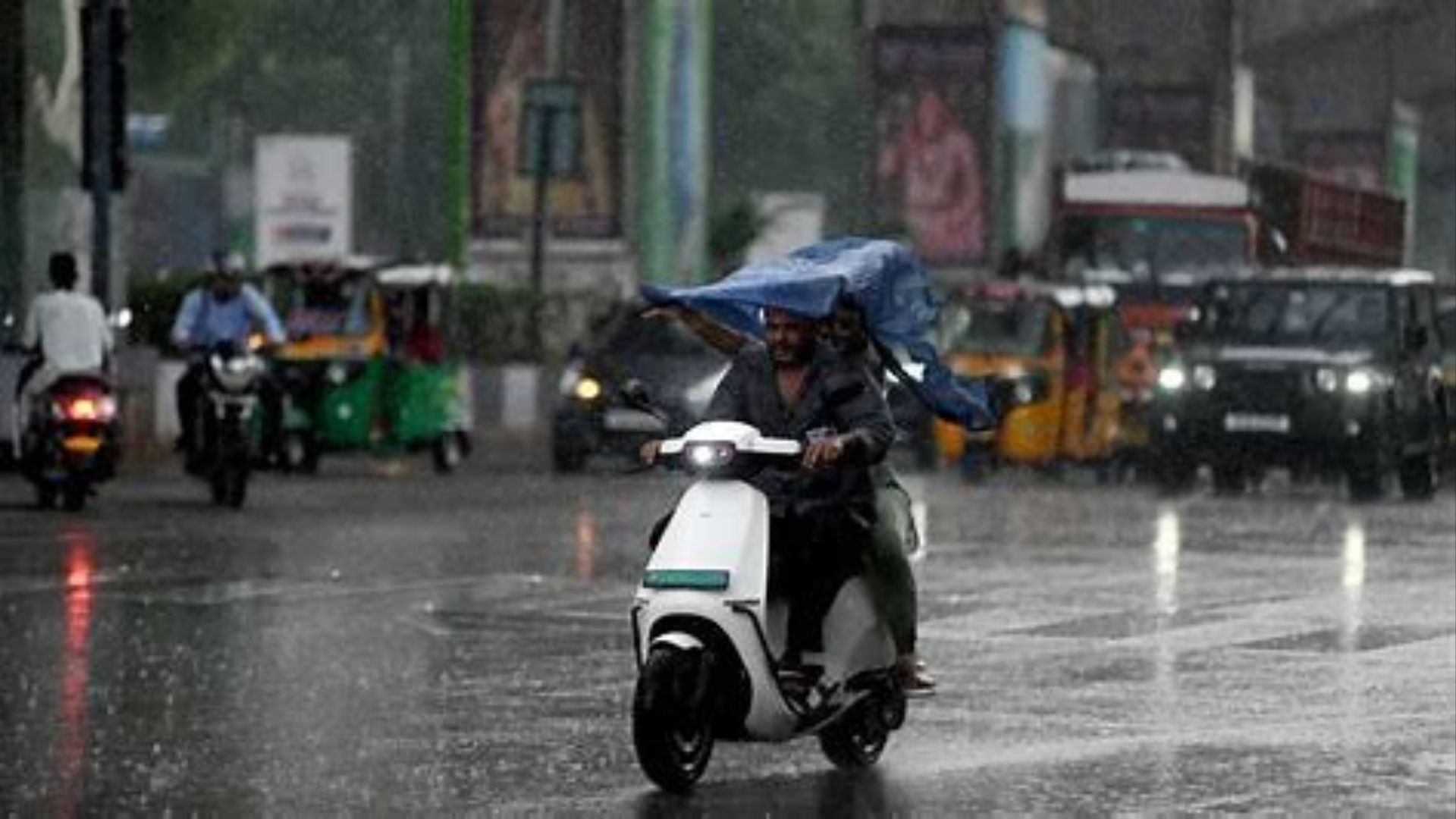అటు వాయుగుండం.. ఇటు అల్పపీడనం..