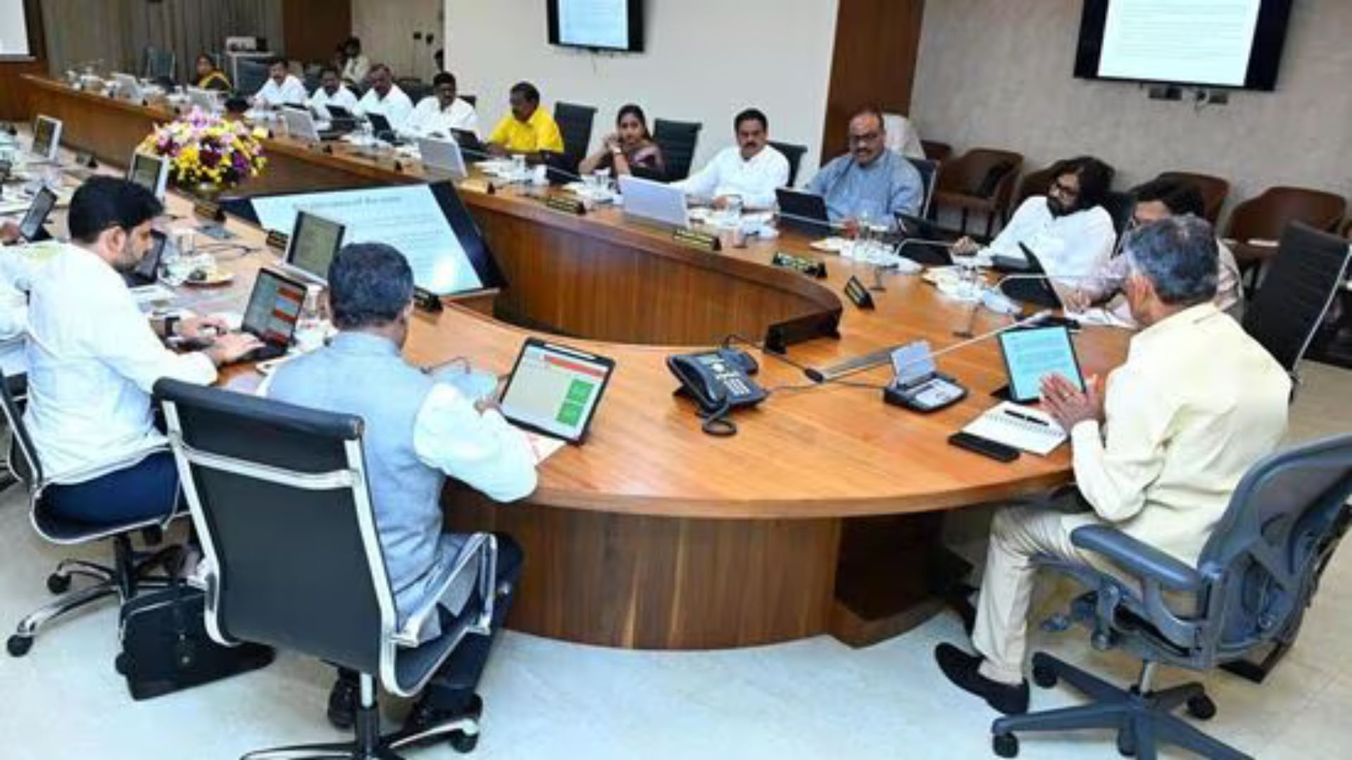 ఏపీ కేబినెట్ భేటీ.. పలు కీలక అంశాలపై చర్చ